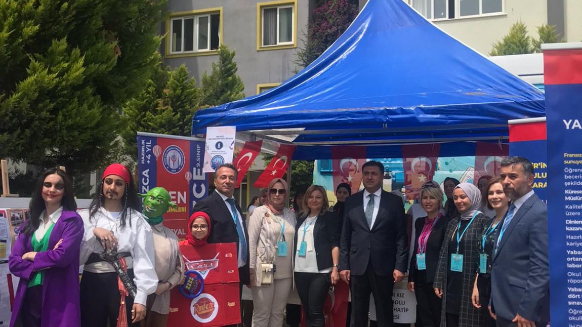 Karşıyaka Şehit Prof. Dr. İlhan Varank Anadolu İmam Hatip Lisesi'nde 11 Mayıs 2023 Perşembe Günü  İmam Hatipler Bilim, Teknoloji, Kültür,  Sanat ve Spor Şenliği